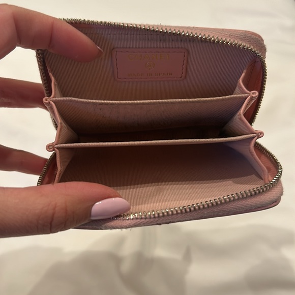 🩷Chanel 19 lambskin wallet with zipper. - Picture 6 of 8